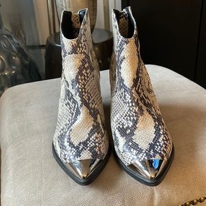Aqua brand ivory/black multi snakeskin zip back bootie